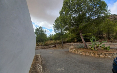 Resale - Finca / Country Property -
Yecla