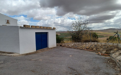 Resale - Finca / Country Property -
Yecla