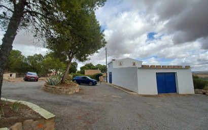 Resale - Finca / Country Property -
Yecla