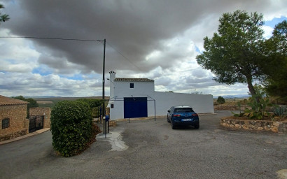 Resale - Finca / Country Property -
Yecla