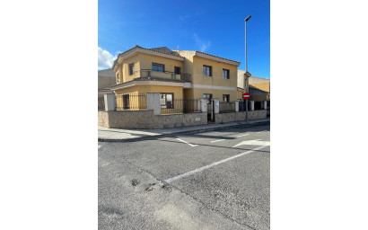 Resale - Townhouse -
Pinoso - Pinoso Alicante
