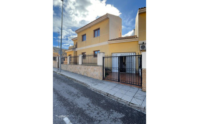 Resale - Townhouse -
Pinoso - Pinoso Alicante