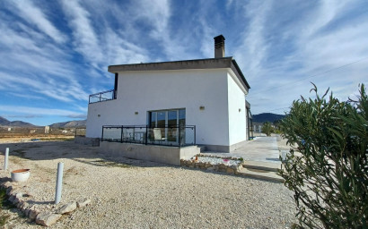 Resale - Villa -
Canada De La Lena