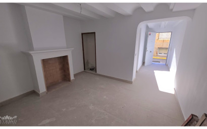 Resale - Townhouse -
Pinoso - Pinoso Alicante