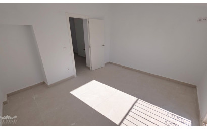Resale - Townhouse -
Pinoso - Pinoso Alicante