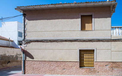 Herverkoop - Herenhuis -
Pinoso