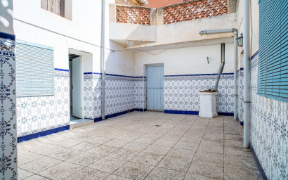 Herverkoop - Herenhuis -
Pinoso