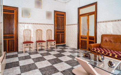 Herverkoop - Herenhuis -
Pinoso