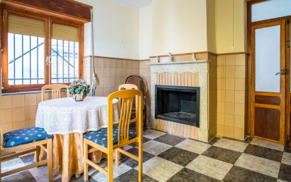 Herverkoop - Herenhuis -
Pinoso