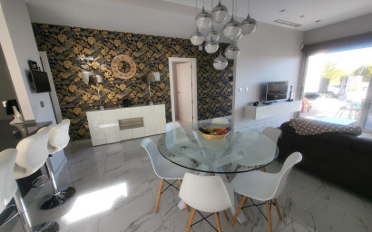 Resale - Villa -
Villamartín