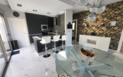 Resale - Villa -
Villamartín