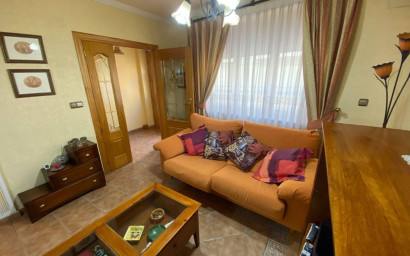 Herverkoop - Herenhuis -
Sax