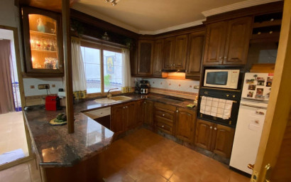 Herverkoop - Herenhuis -
Sax