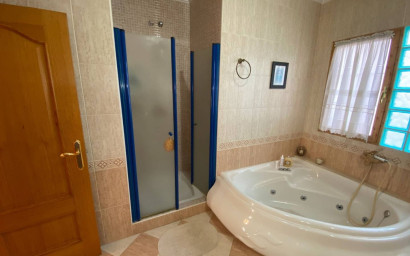 Herverkoop - Herenhuis -
Sax