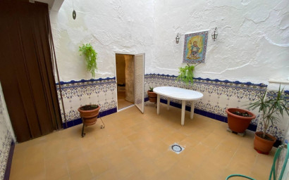 Herverkoop - Herenhuis -
Sax