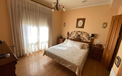 Herverkoop - Herenhuis -
Sax