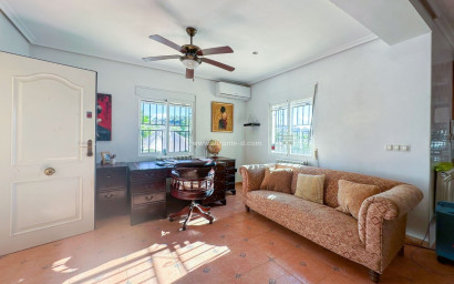 Resale - Villa -
Hondón de las Nieves - Pueblo