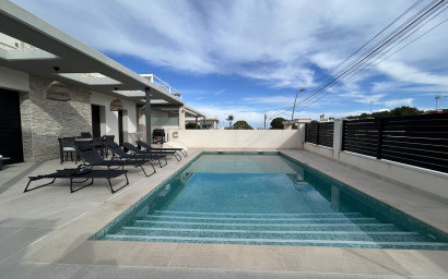 Resale - Villa -
Torrevieja - Los Balcones