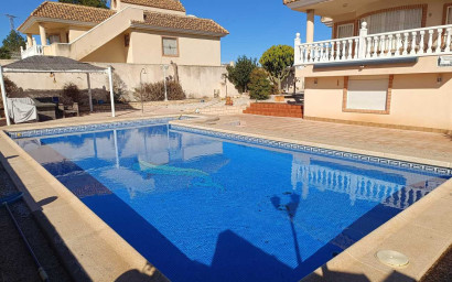 Resale - Villa -
Fortuna - El Reloj