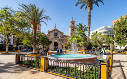 Resale - Bungalow -
Torrevieja - Centro - Muelle Pesquero