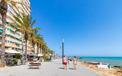 Resale - Bungalow -
Torrevieja - Centro - Muelle Pesquero