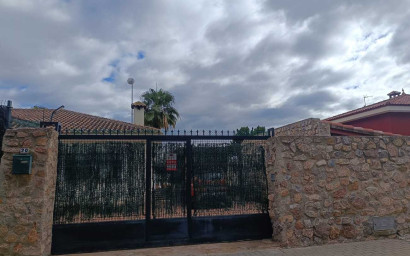 Resale - Villa -
Fortuna - El Reloj