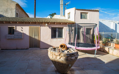 Resale - Finca - Country Property -
Pinoso