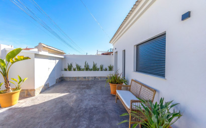 Resale - Villa -
Torrevieja - San Luis