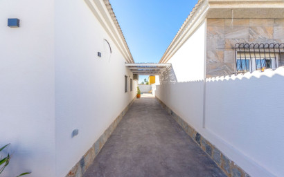 Resale - Villa -
Torrevieja - San Luis