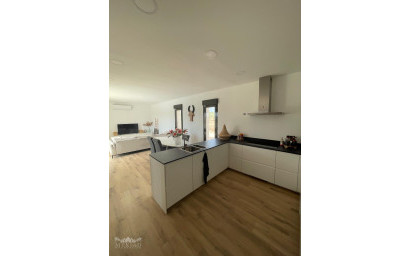 Resale - Townhouse -
Pinoso - Pinoso Alicante