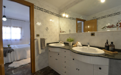 Revente - Maison mitoyenne -
Sax