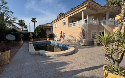 Resale - Villa -
Benferri