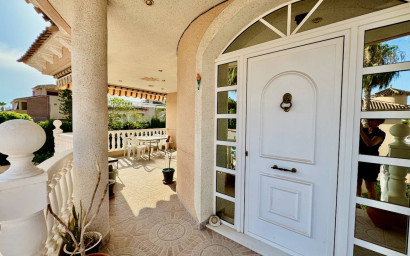 Resale - Villa -
Benferri