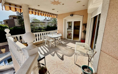 Resale - Villa -
Benferri