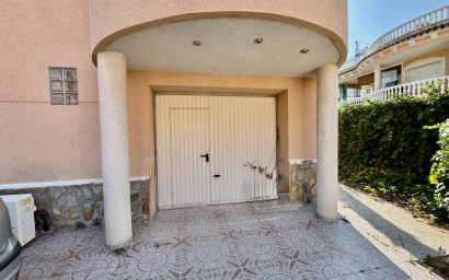 Resale - Villa -
Benferri