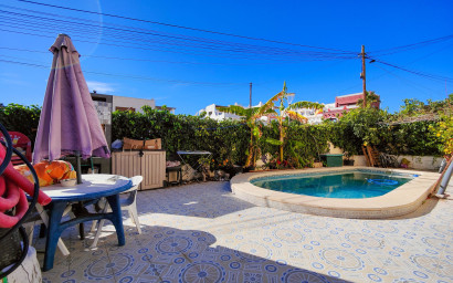 Resale - Townhouse -
San Miguel de Salinas