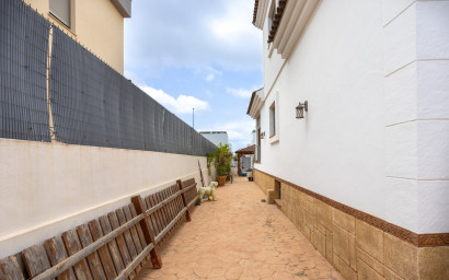 Resale - Villa -
Los Montesinos - La Herrada