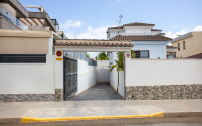 Resale - Villa -
Los Montesinos - La Herrada
