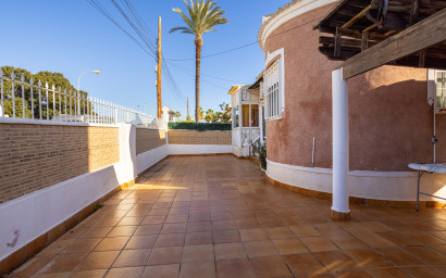 Revente - Villa -
Torrevieja - Urbanización San Luis