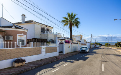 Revente - Villa -
Torrevieja - Urbanización San Luis