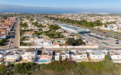 Revente - Villa -
Torrevieja - Urbanización San Luis