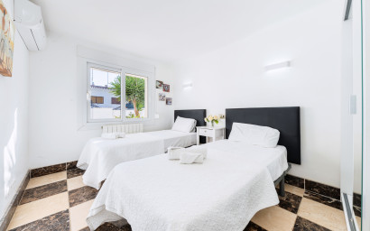 Resale - Villa -
Dehesa de Campoamor