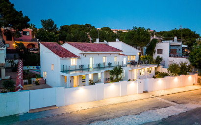 Resale - Villa -
Dehesa de Campoamor