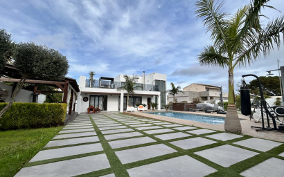 Resale - Villa -
Torrevieja - Los Balcones