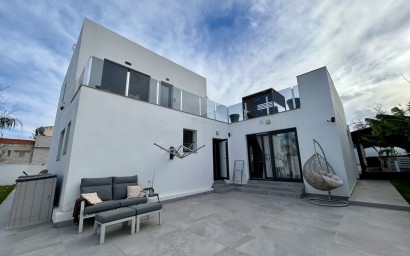 Resale - Villa -
Torrevieja - Los Balcones