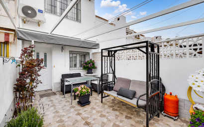 Herverkoop - Herenhuis -
Torrevieja