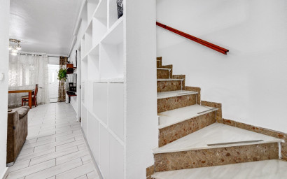 Herverkoop - Herenhuis -
Torrevieja