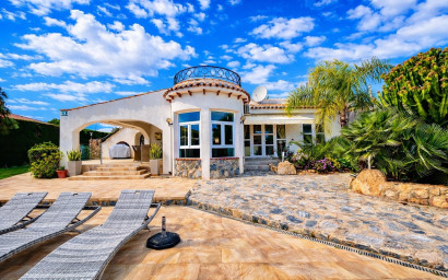 Resale - Villa -
Cabo Roig