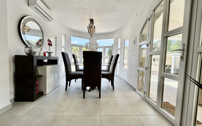 Resale - Villa -
Cabo Roig