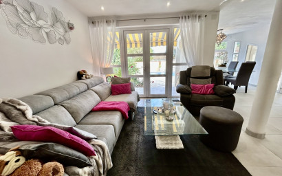 Resale - Villa -
Cabo Roig